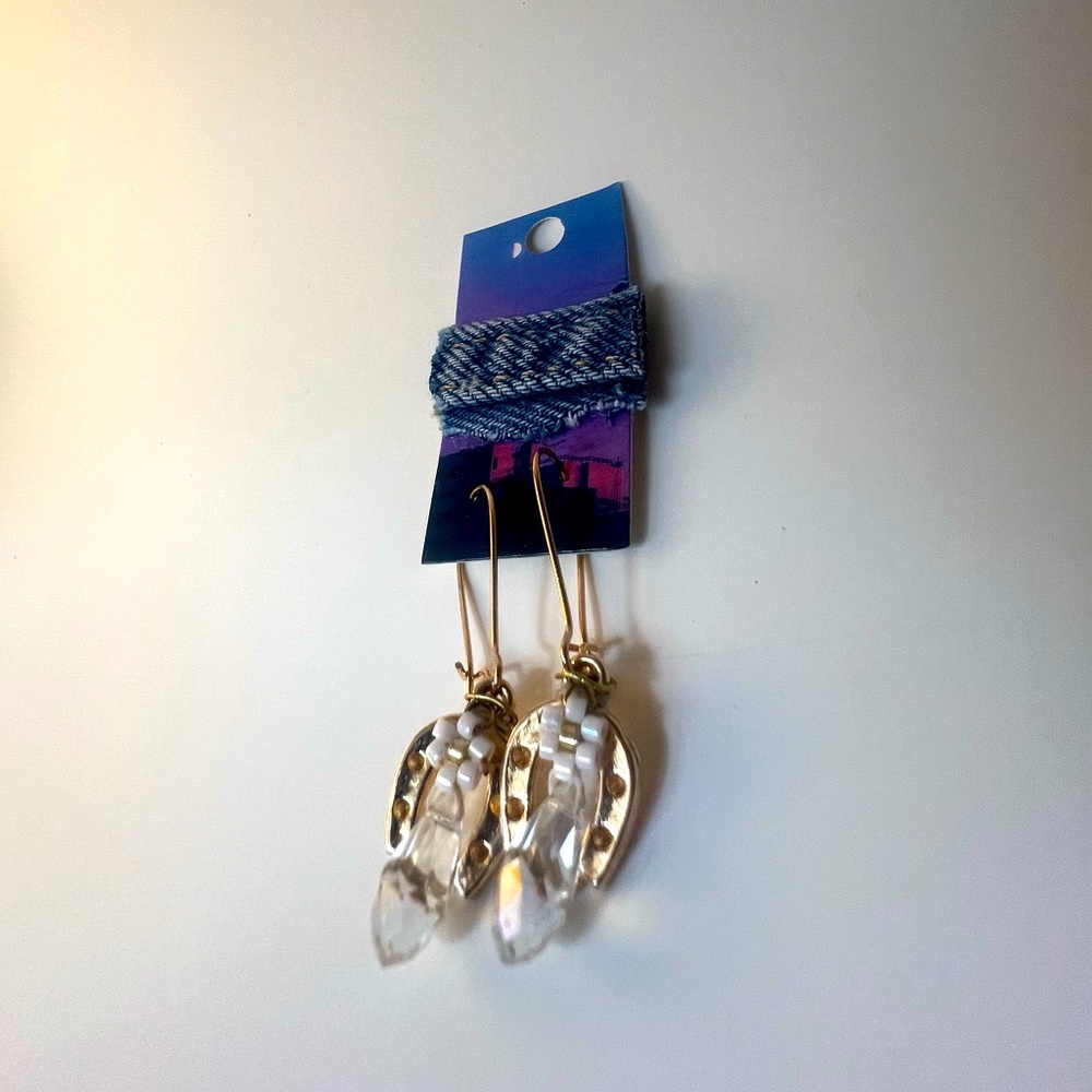 🪡Handmade Indigenous Beaded Earrings 🌸 floral horseshoes